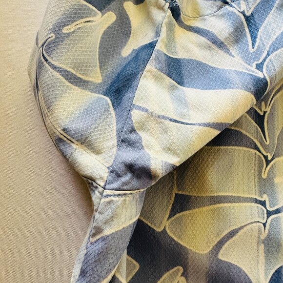 Tommy Bahama Shirt Mens Large Blue White Silk Floral Hawaiian Button-Up Casual - Picture 3 of 11